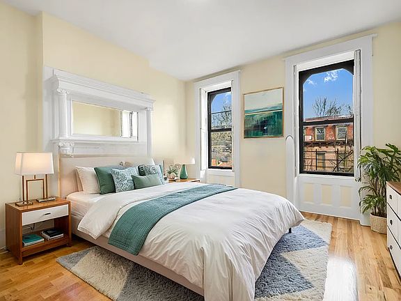 3rd image of 822 Marcy Ave APT 1R