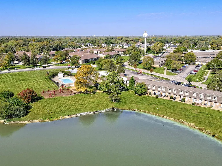 Acclaim at Hinsdale Lake — Photo 27