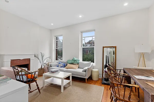 Rented by MNS | media 8