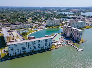 4525 Cove Cir APT 304, Saint Petersburg, FL 33708