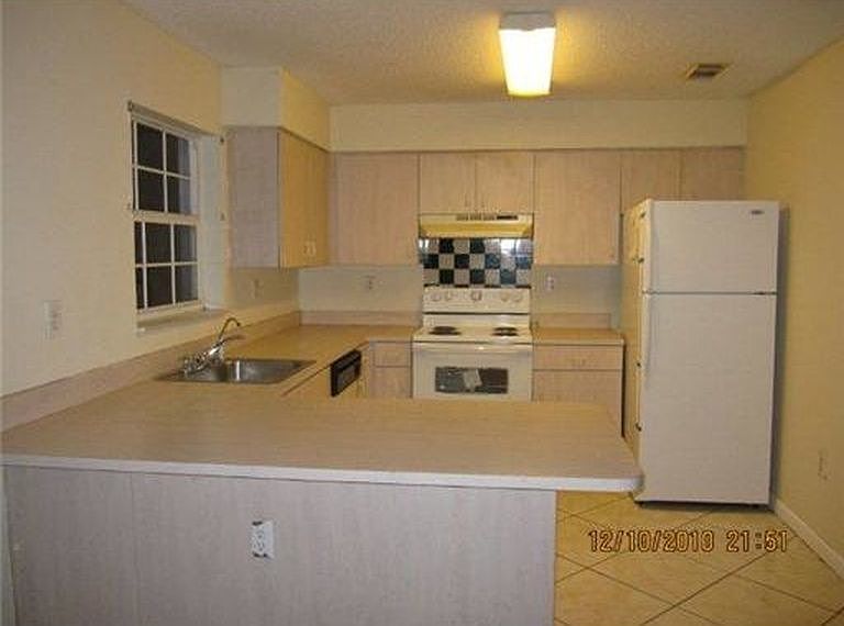 2nd image of 2321 SW 84th Ter