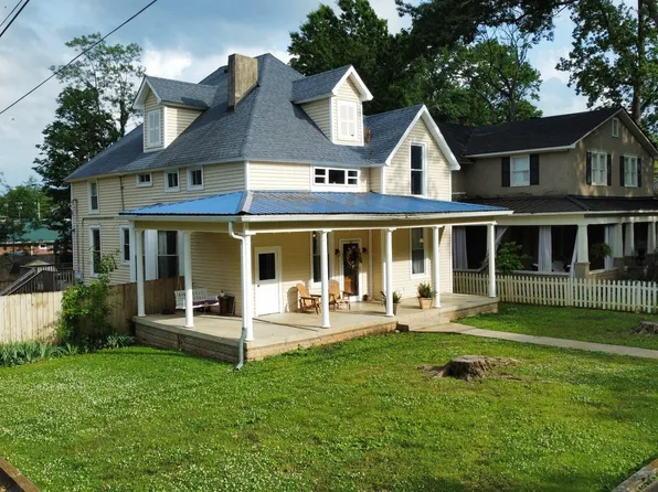 201 Pleasant St, Mt Pleasant, TN 38474