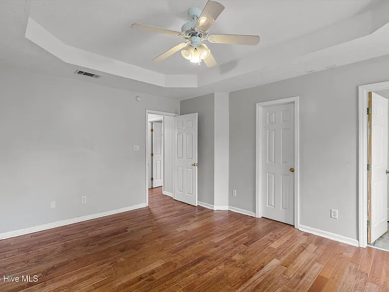 546 Jackson St — Photo 29