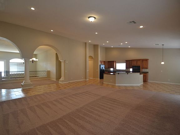 3rd image of 500 S Grand Central Pkwy