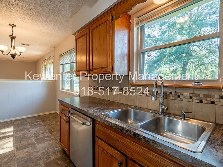 4822 S Spruce Dr — Photo 7