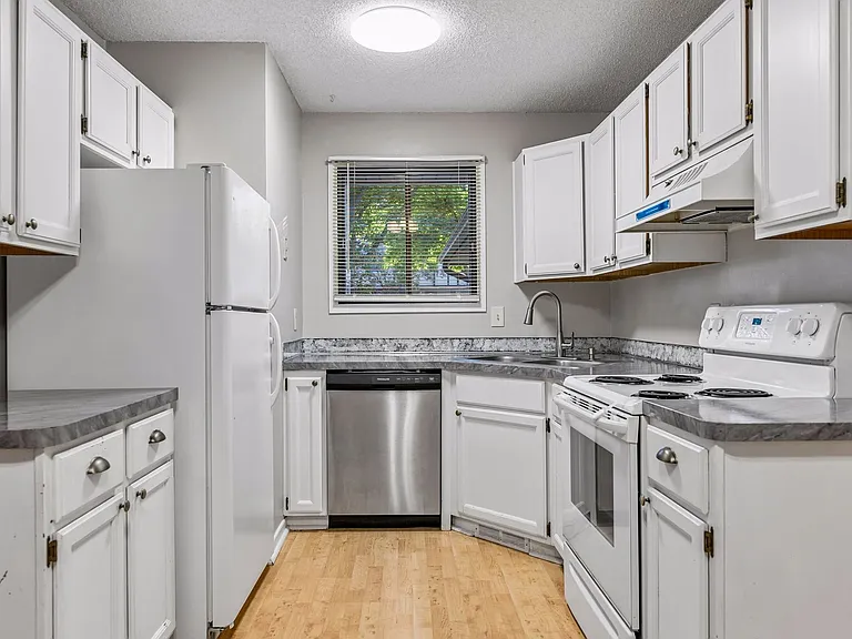 13316 Zenith Ln — Photo 11