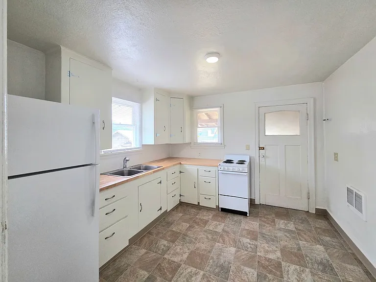 401 Methow St — Photo 6