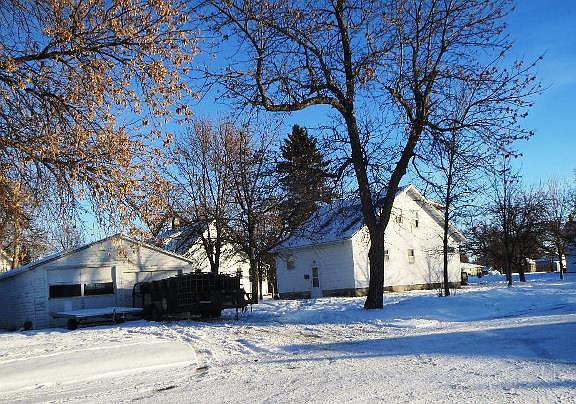2nd image of 219 2nd St NE
