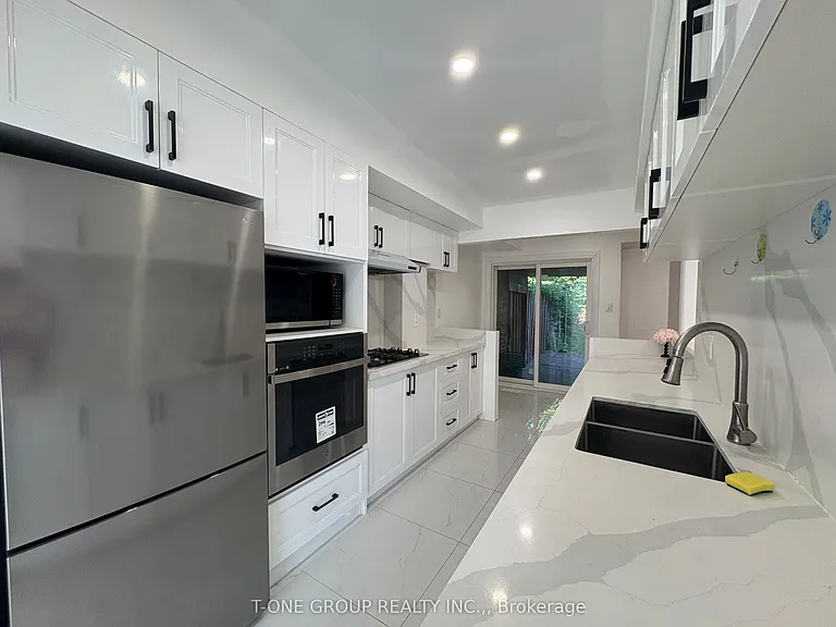 49 Ambercroft Blvd — Photo 4