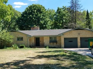 1104 Eustace Dr, Dixon, IL 61021