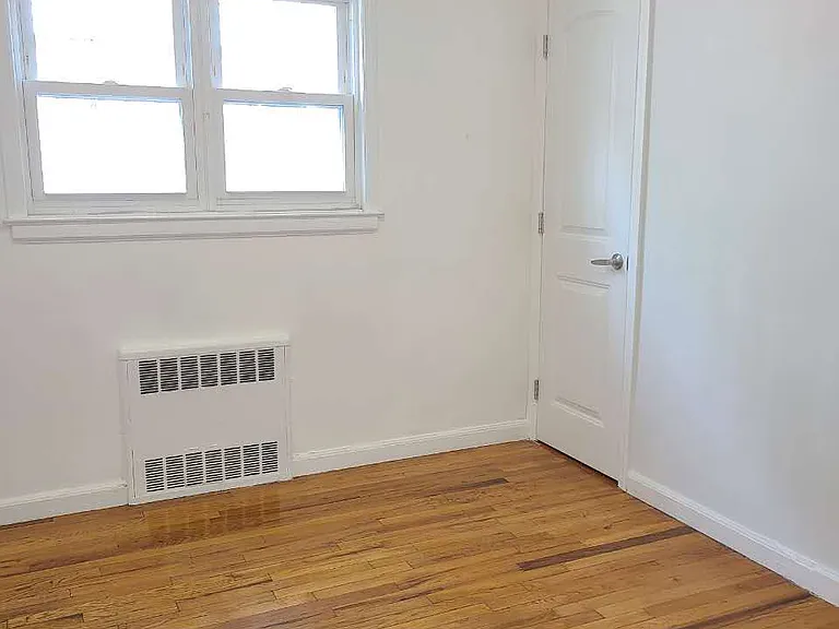64-73 Ellwell Cres #1 — Photo 8