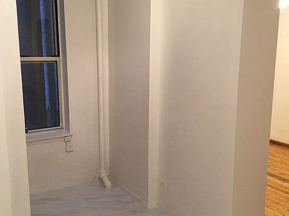 5th image of 320 E 49th St #25