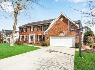 347 Wood Acres Dr, East Amherst, NY 14051