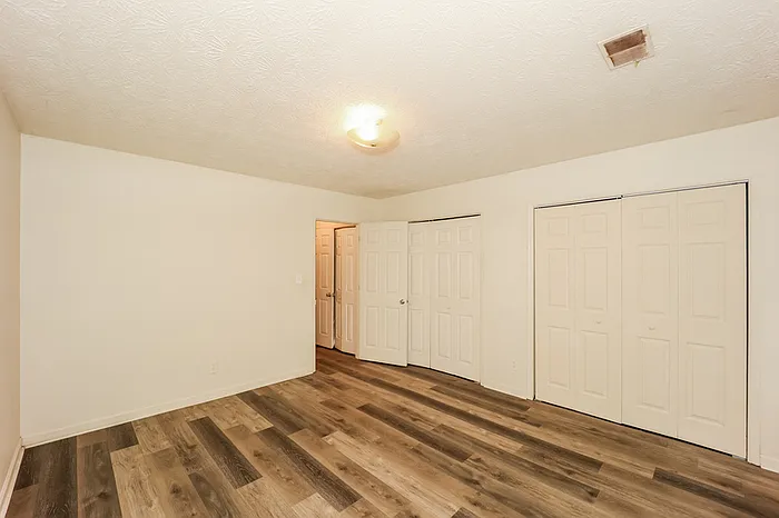 7074 Williamsburg Dr — Photo 9