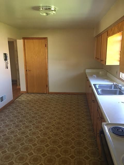 2nd image of 323 Lee St
