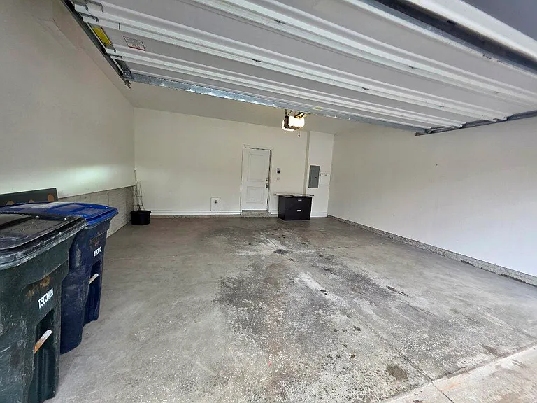 117 N Howard St — Photo 24