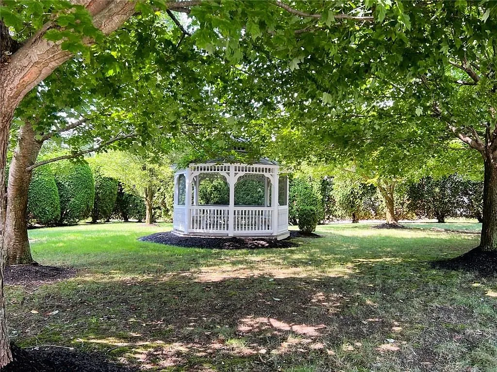 1 bed, 1.0 bath, 650 sqft, $1,950 — Photo 2