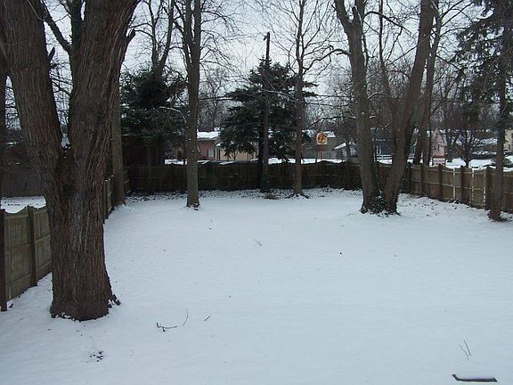 3rd image of 395 Roycroft Blvd