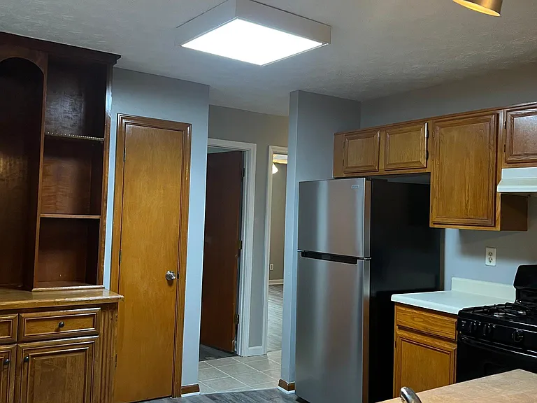 695 Paris Dr — Photo 7