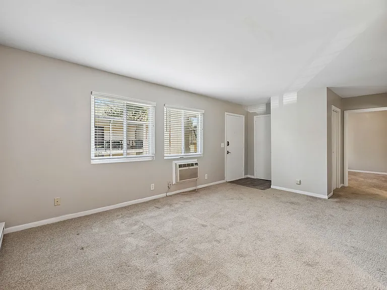 550 Harding Pl #E113 — Photo 15