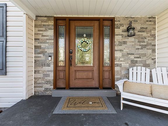 3rd image of 706 Parkwood Dr