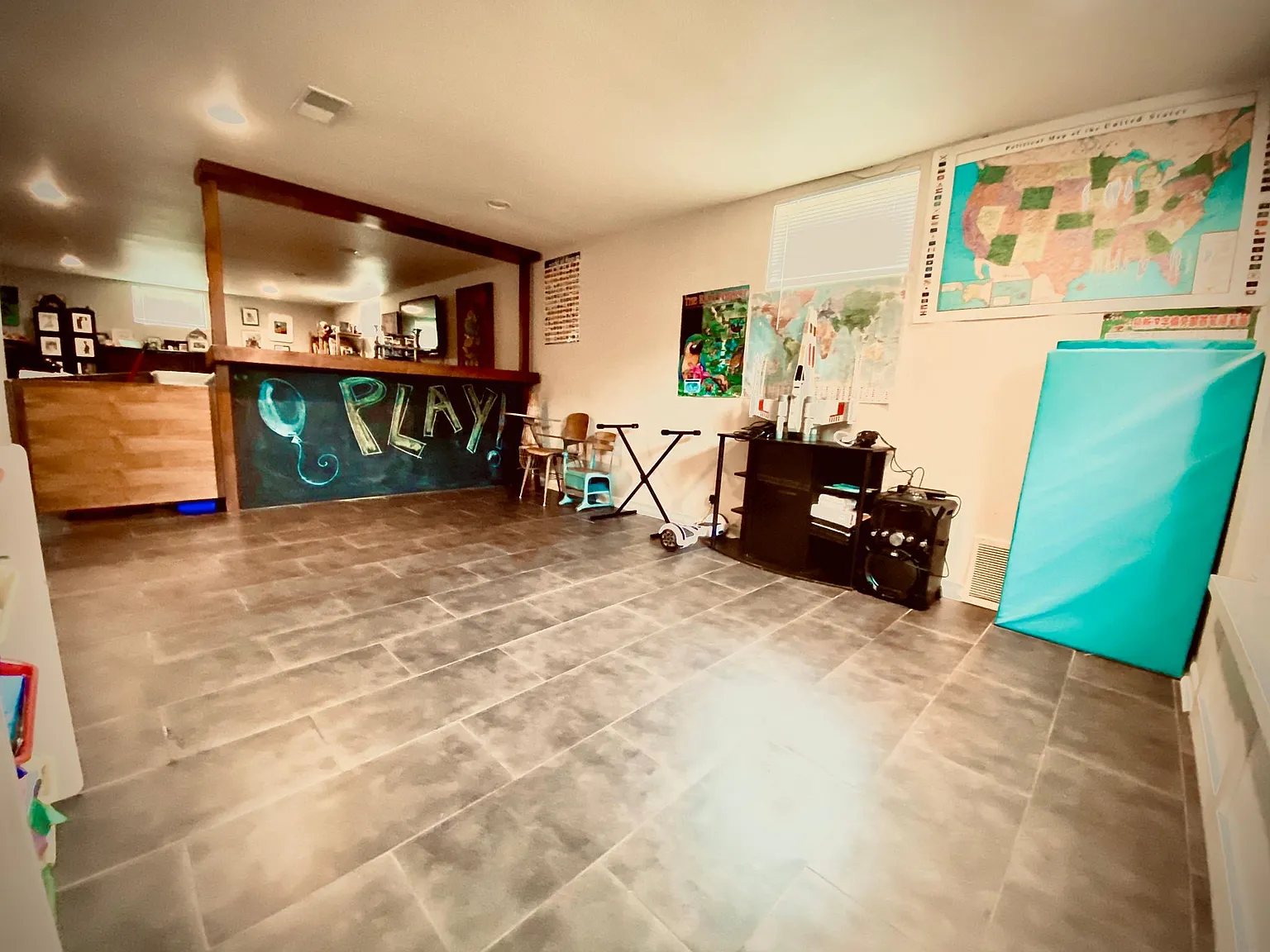4 bed, 2560 sqft, $3,800 — Photo 4