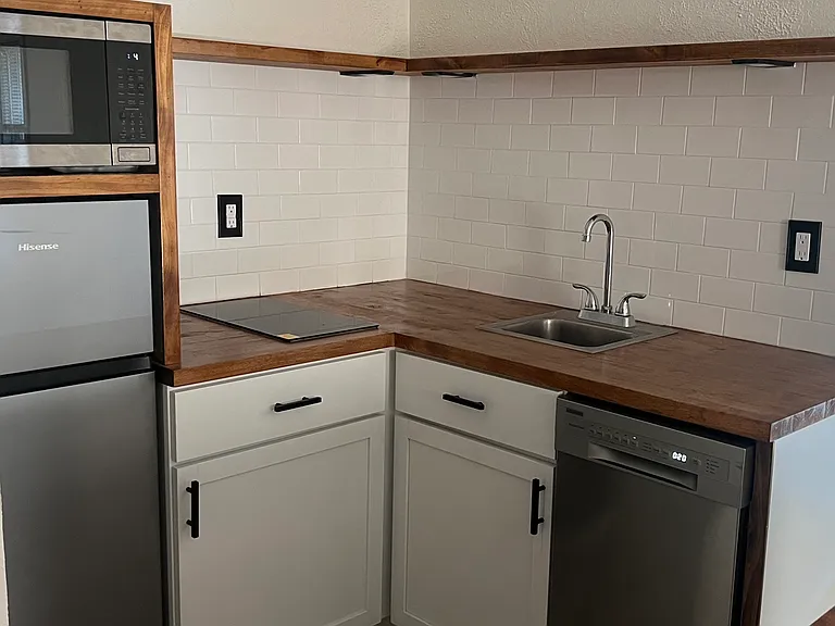 2102 Pleasant St #2 — Photo 7