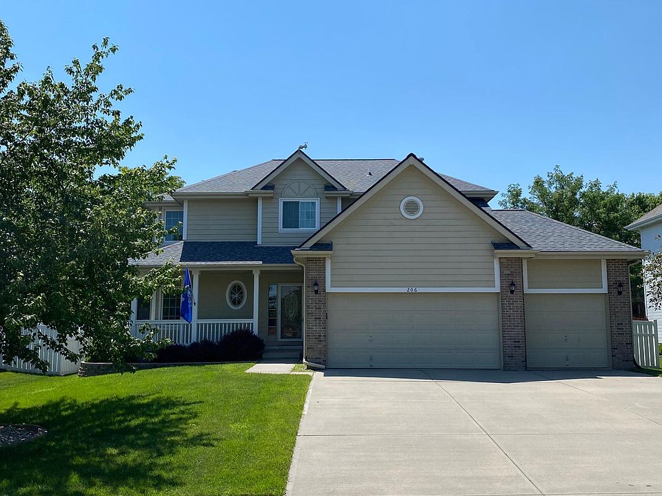 1st image of 206 Longwood Dr