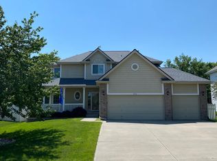 206 Longwood Dr, Papillion, NE 68133