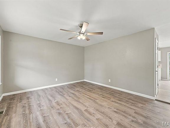5th image of 2336 Jackson Dr