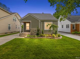 10541 Hart Ave, Huntington Woods, MI 48070