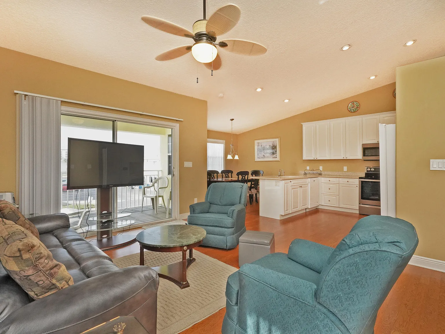 3 bed, 2.5 bath, 1925 sqft, $3,000 — Photo 4