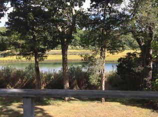 360 N Oakwood Rd, Laurel, NY 11948