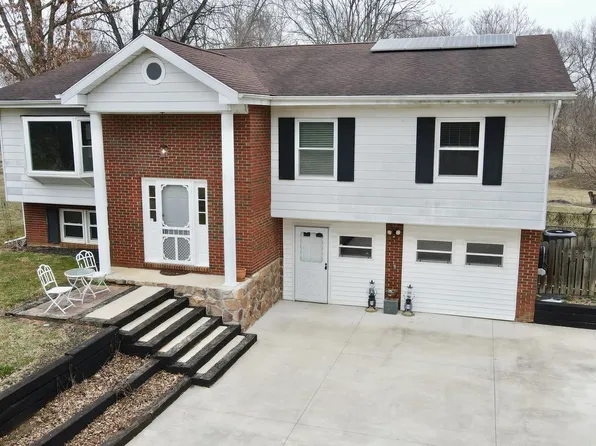 199 Brannon Ln, Charles Town, WV 25414