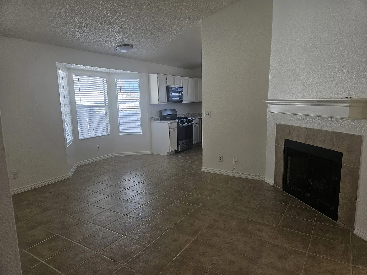 2 bed, 1440 sqft, $1,600 — Photo 3
