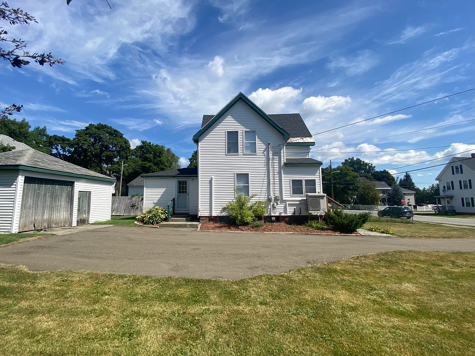 2 bed, 1.5 bath, 915 sqft, $2,100 — Photo 2