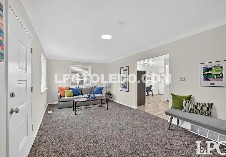 927 W Northgate Pkwy — Photo 7