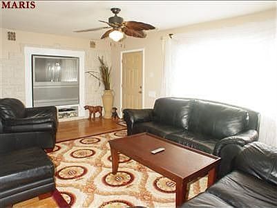 2nd image of 301 Southwark Ln