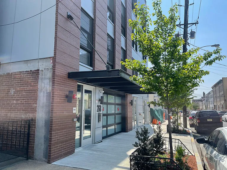 268 New York Ave #1D — Photo 1