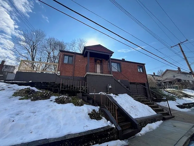 2915 Crosby Ave photo 1