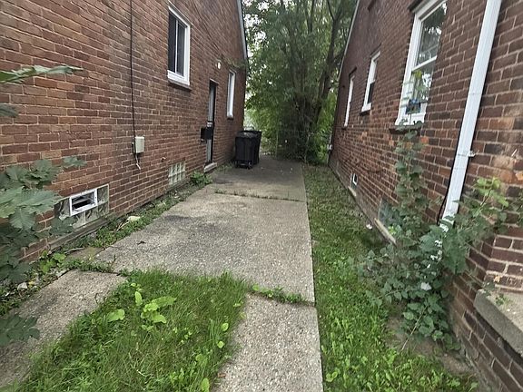 3rd image of 15018 Eastburn St