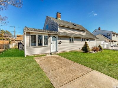 11 Arcadia Lane, Hicksville, NY, 11801