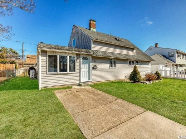 11 Arcadia Lane, Hicksville, NY 11801