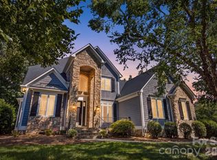 221 Whiterock Dr, Mount Holly, NC 28120