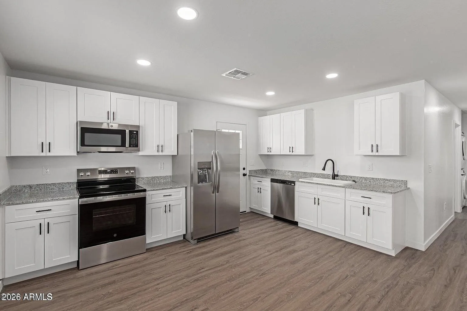 3 bed, 2.0 bath, 1007 sqft, $1,750 — Photo 2