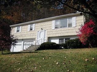 24 Haverhill Dr, Shelton, CT