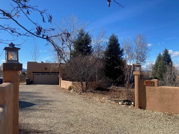 570 Baca Ln, Taos, NM 87571