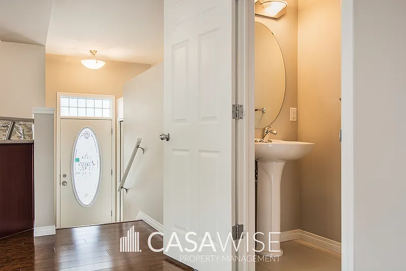 3 bed, 2.5 bath, 1100 sqft, $2,000 — Photo 4