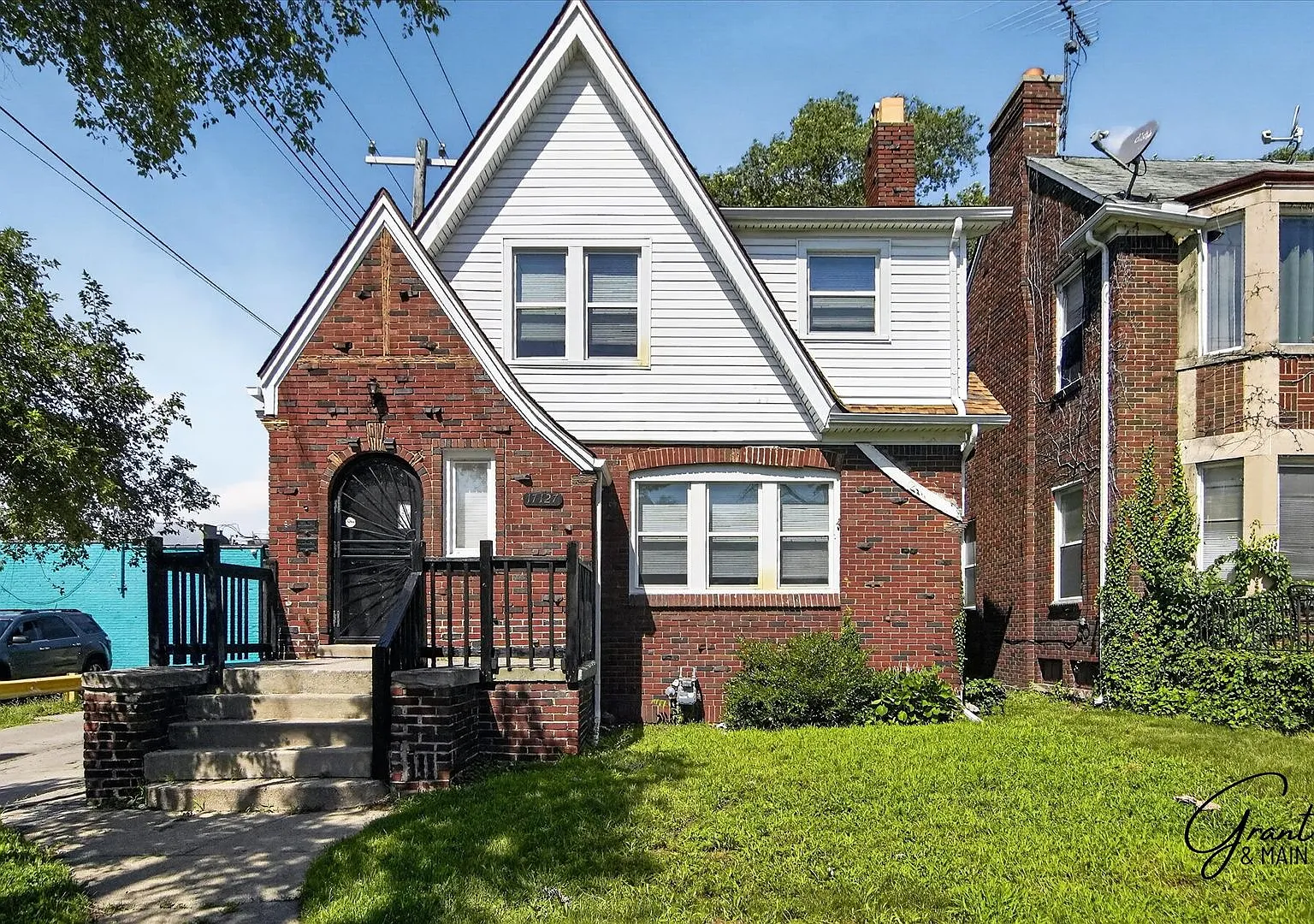 $1675 - Fitzgerlad Brick 3 Bedroom 2 Bath — Photo 1