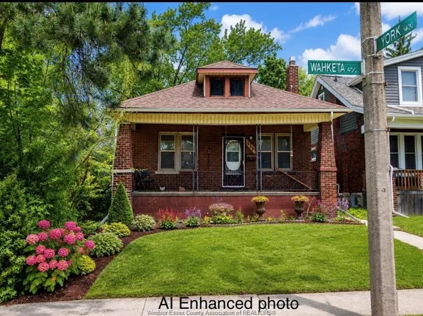 438 Wahketa St, Windsor, ON N8X 1B6